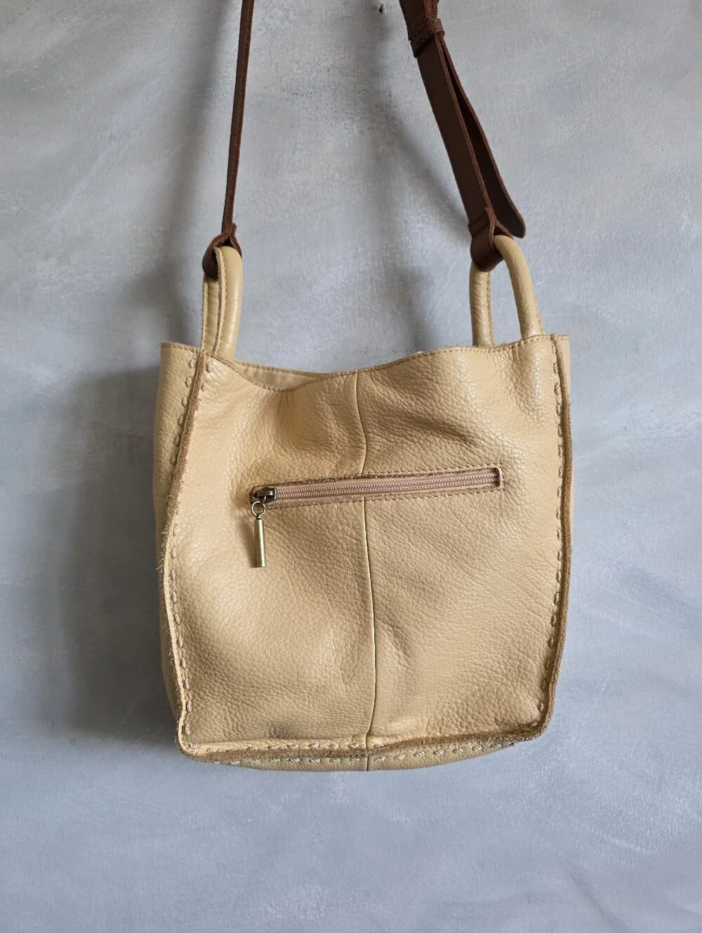 The Sak Los Feliz Slouchy Crossbody Yellow Leather Two Tone Pebbled 11.5x10x4 - Picture 9 of 13